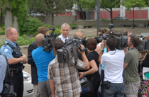 Yvan Delorme r&eacute;pond aux questions des journalistes