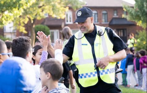 Nouvelle-Rentrée scolaire : opération de prévention en sécurité routière devant une école