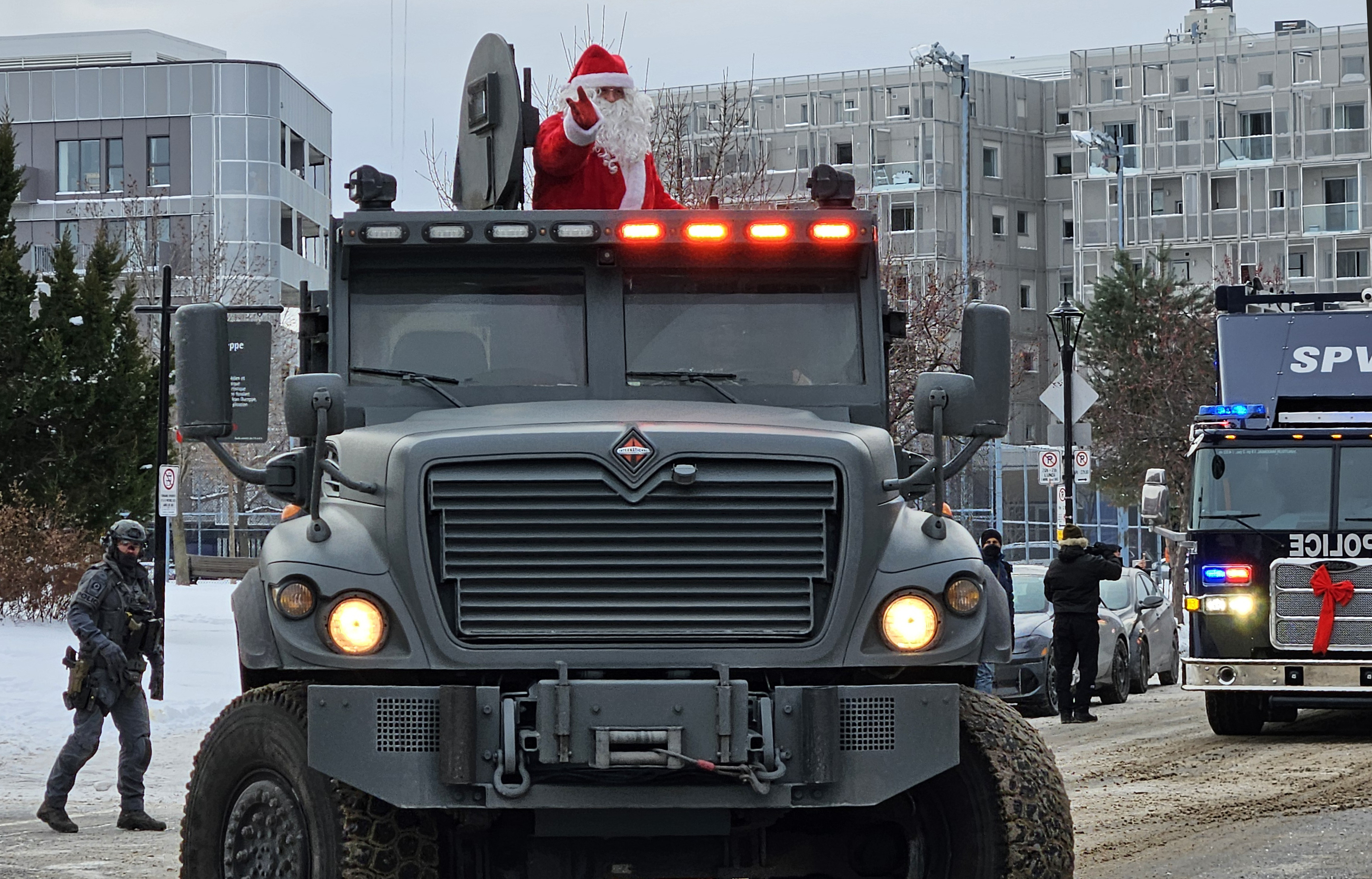 Nouvelle-PDQ 44 | Une parade du Père Noël qui illumine Le Phare